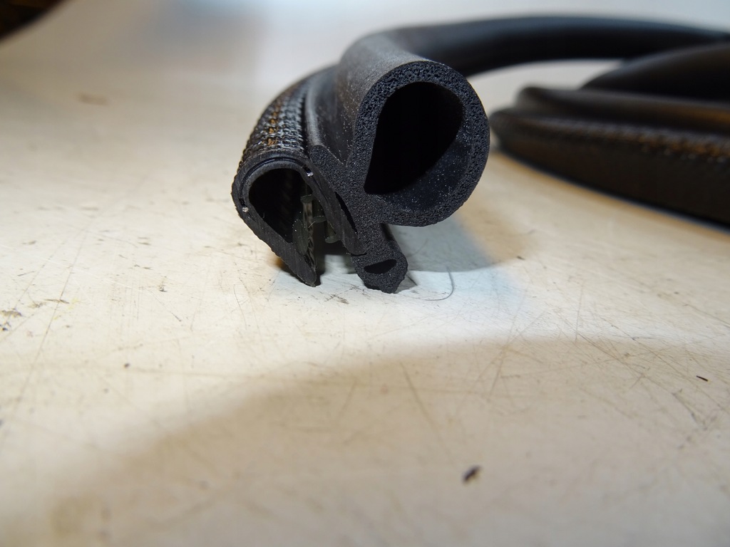 фото №5, Прокладка резиновый дверь окон 41813951 iveco trakker