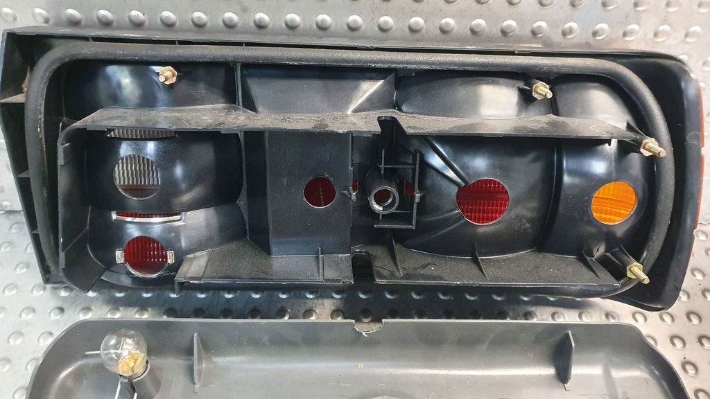 фото №8, Лампа задняя левая bmw 3 e30 1386937 82-