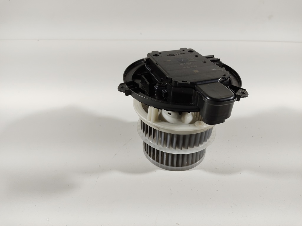 фото №7, Lexus is300h 13r вентилятор воздуходувка обдув uk