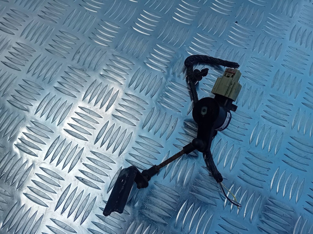 Датчик подвеска пневматический правый задний  jeep wk2 68245332ab Недорого