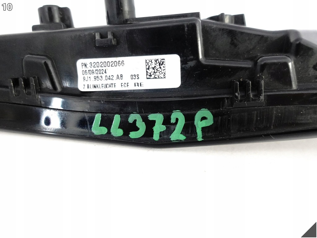 фото №11, Porsche taycan 9j1 19- поворотник w бампер led правый перед 9j1953042ab