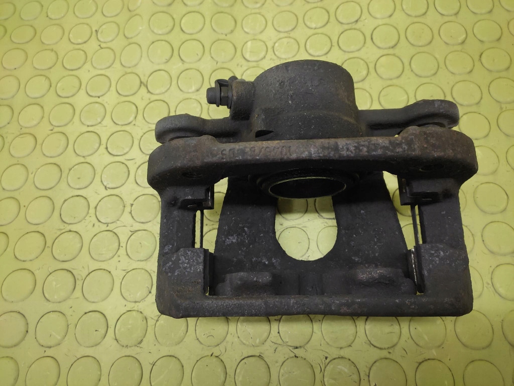 фото №4, Bmw 1 e87 2.0 d супорт гальмівний правий перед