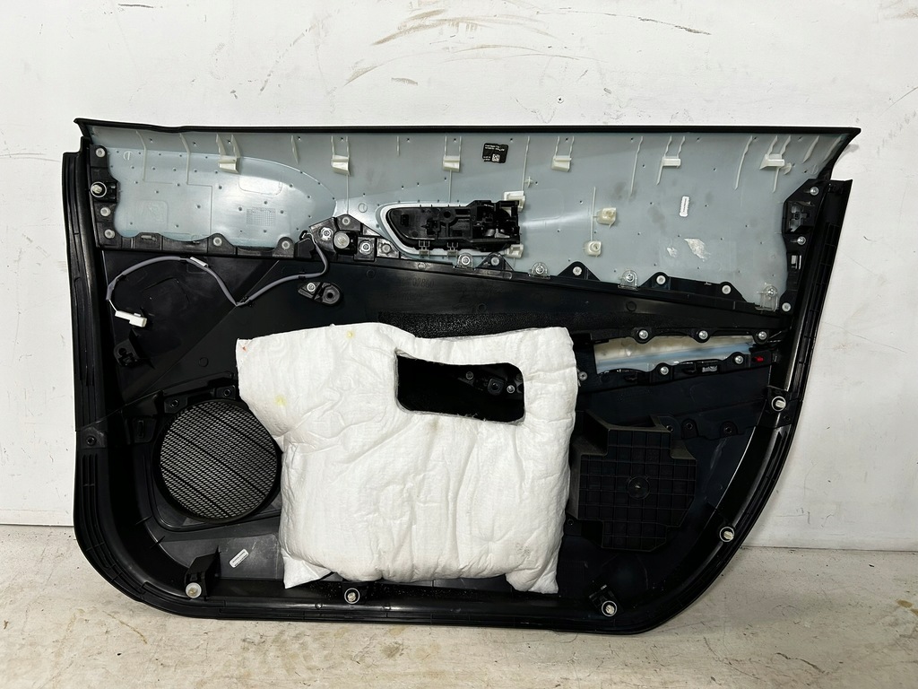 фото №11, Corolla e21 обшивка обивка дверь передних левый перед кожа с led