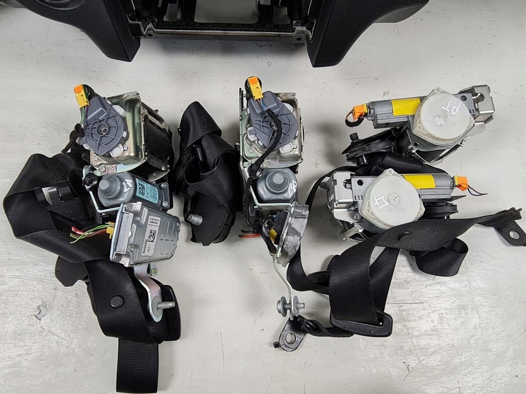 фото №7, Приборная панель консоль подушки безопасности ремни mercedes w212 комплект