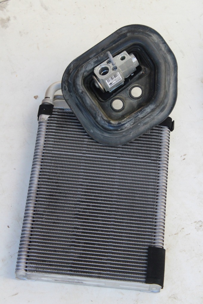 Купити Радіатор обігрівача valeo j2842 mercedes e klasa
