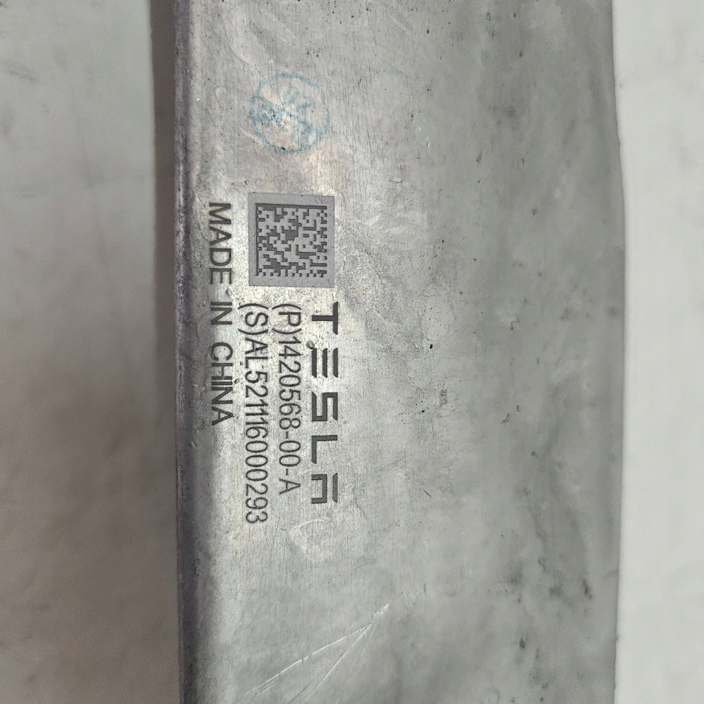 Кронштейн кронштейн верхний tesla model s plaid 2022r 1420568-00-a в Украине