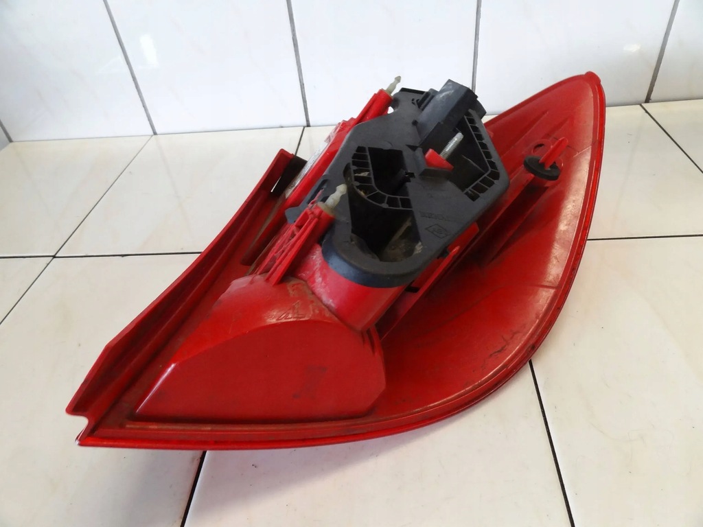 фото №8, Renault thalia ii 2011 sedan лампа левый задняя задняя