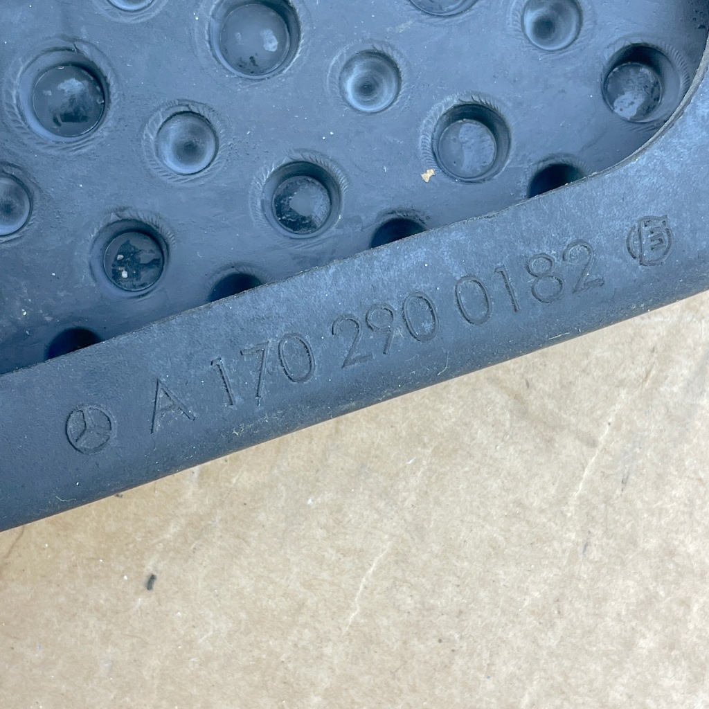 фото №8, Mercedes w176 w117 w246 педаль газу a2463001604 + накладка na гальмо amg