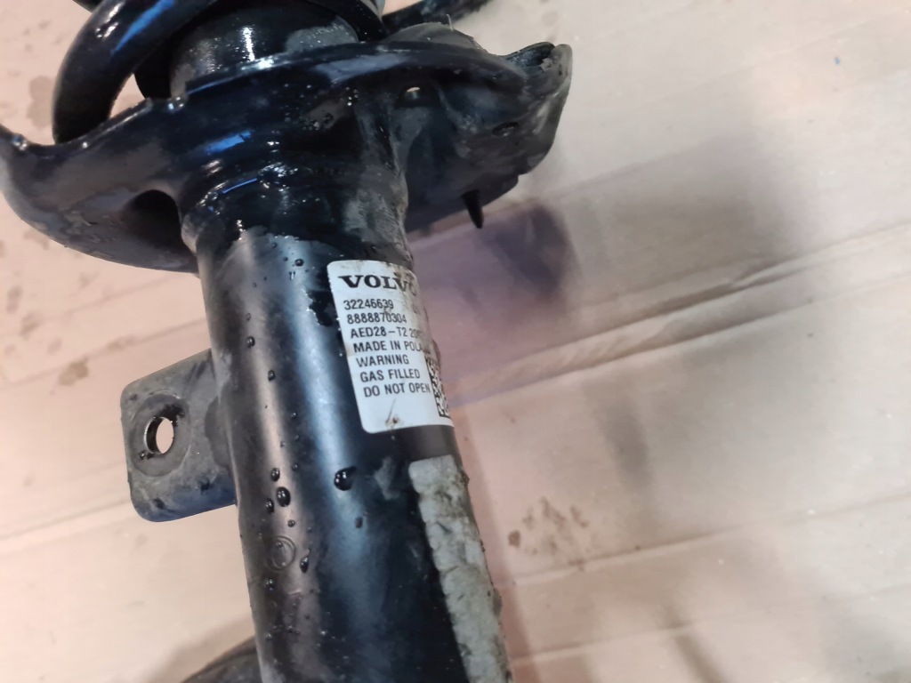 Поворотний кулак амортизаторна стійка лівий передні  volvo xc40 d3 p32221856 32246639 в Україні
