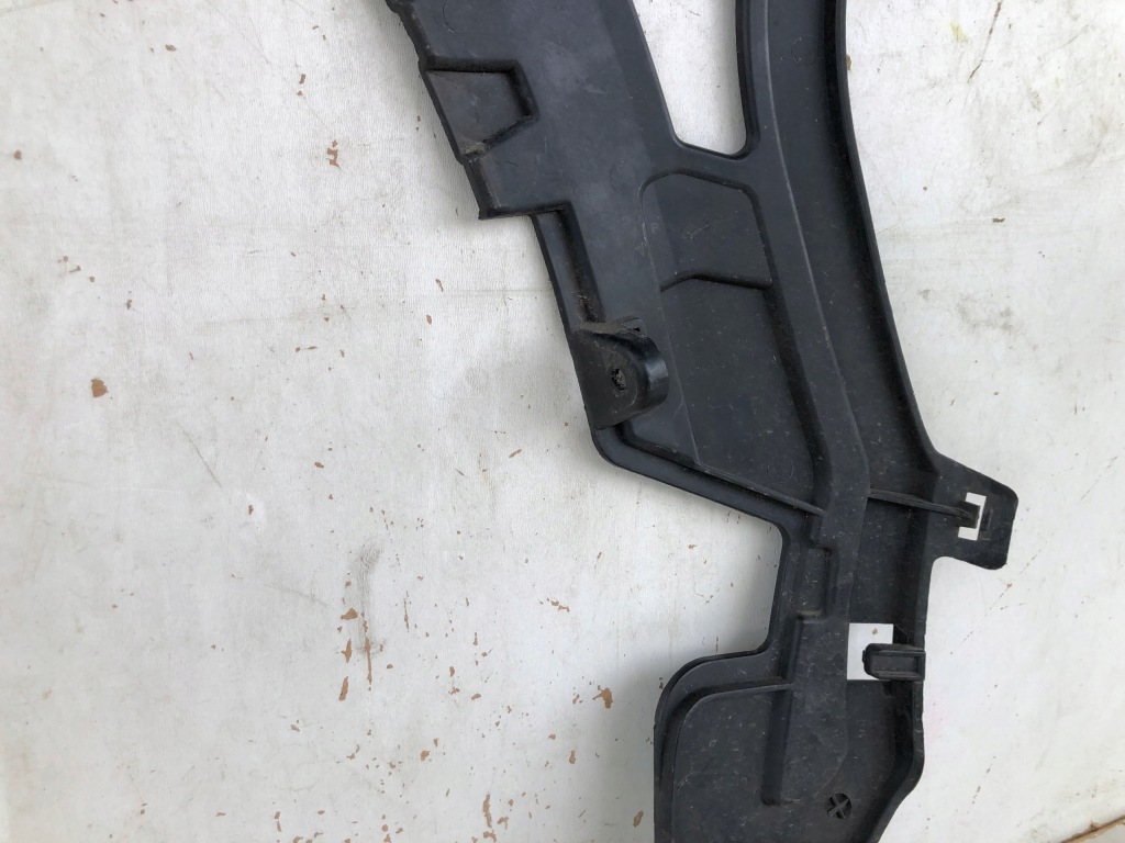 Купить Mercedes eqc направляющая бампера перед