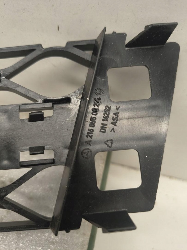 Купити Решітка бампера перед нижня a2168850024 mercedes cl w216 c216