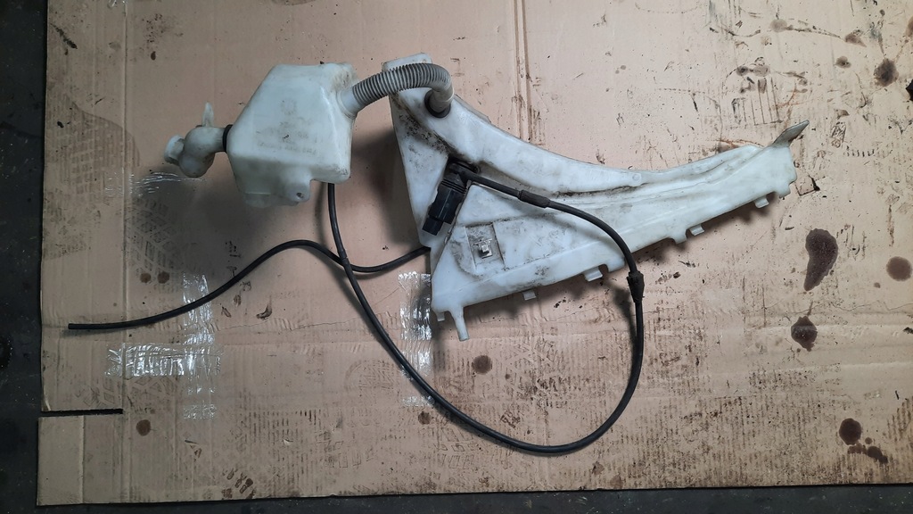 фото №1, Volvo c30 бак омивача помпа 31253149