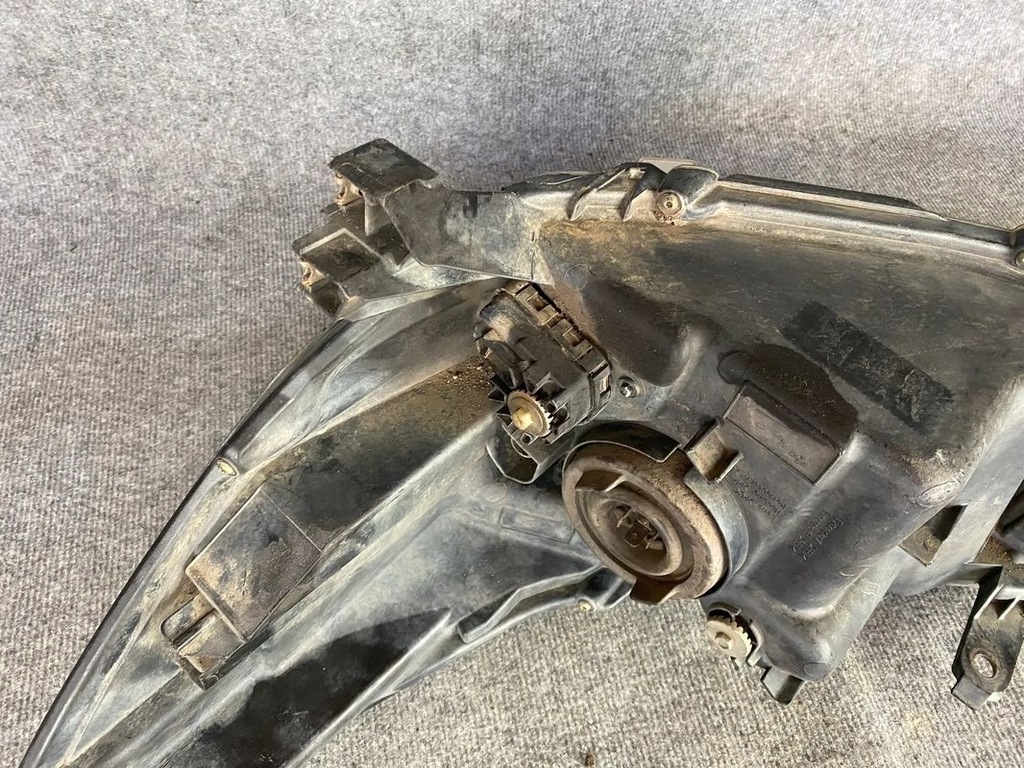 фото №13, Фара лампа передняя правая - toyota hilux viii обычная 15-