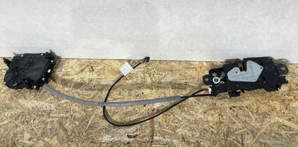 фото №1, Bmw x3 g01 замок доводчик крышки багажника 7383561 7357112