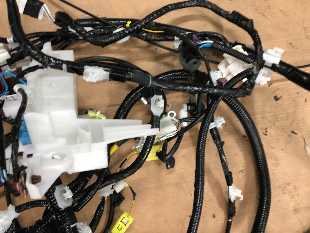 фото №8, Toyota yaris iv электропроводка жгут салона салон