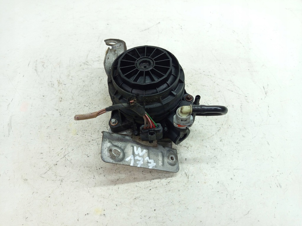 Купити Корпус кронштейн фільтра оливи mercedes a w177 2.0 cdi a6540787500