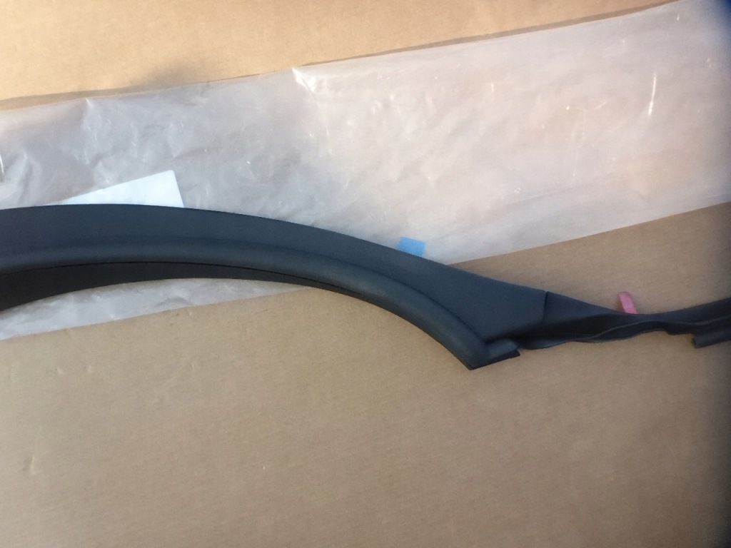 фото №3, Lexus rx iv молдинг na крила захист правий задня 67857-48032 nowa оригінал