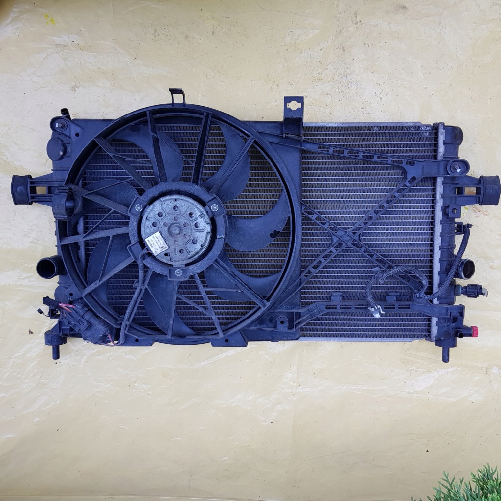 Opel astra h 3 3 капот 3d z20r черная Недорого