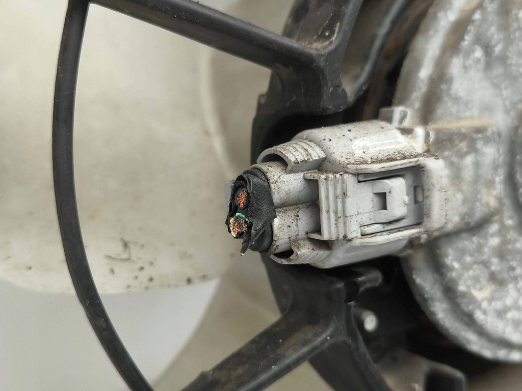 фото №8, Toyota avensis t250 2006 вентиляторы