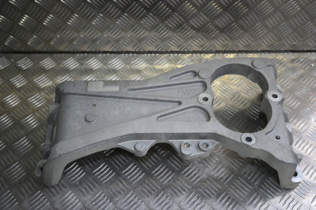 фото №1, Кронштейн коробки maserati levante 3.0v6 670105590