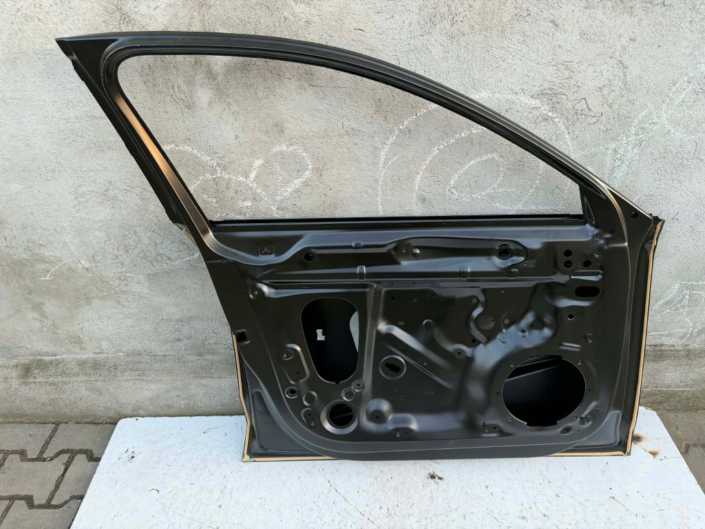 Audi a4 b9 рестайлинг  19- дверь левая перед передние новая  оригинальный номер 8263 Цена