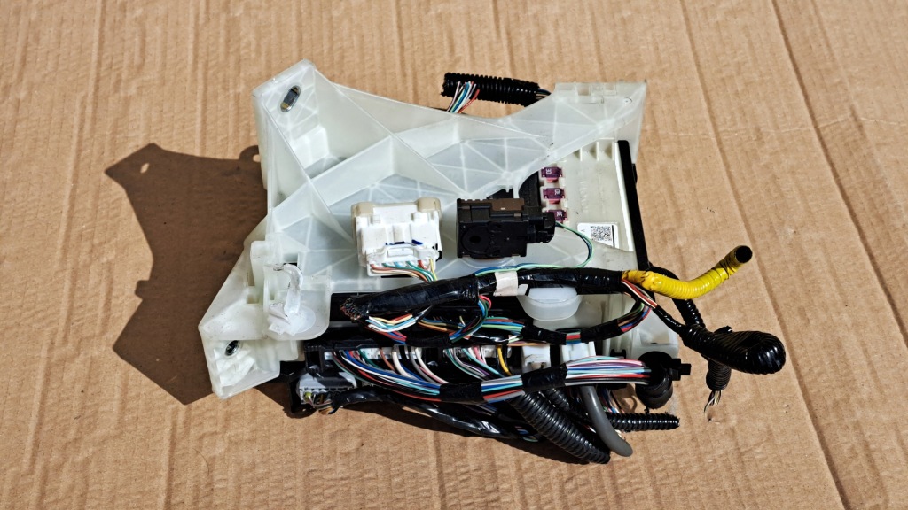 фото №1, Toyota rav4 v 19-24 - модуль комфорта bsi 82730-42890