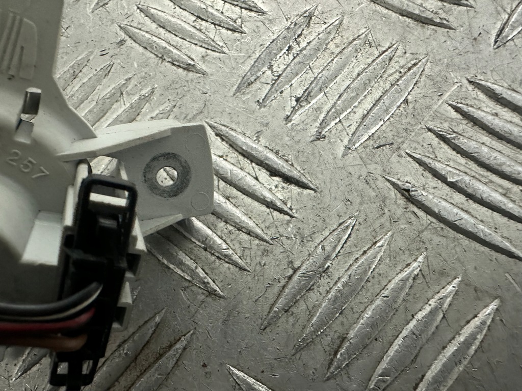 фото №11, Seat altea toledo iii вкладыш лампы левый задняя цоколь 5p0945257