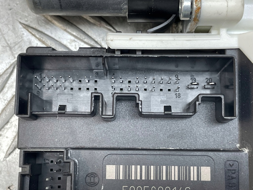 Porsche оригинальный номер 99762418103 911 997 моторчик подъемник окон в Украине