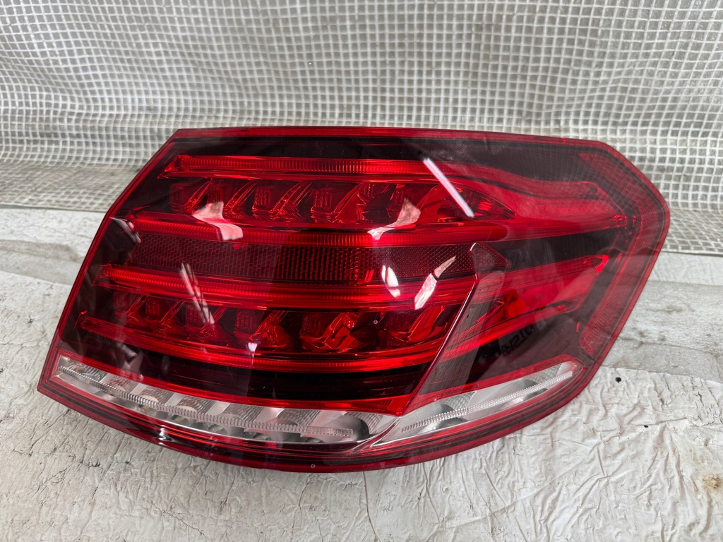 фото №1, Mercedes eklasa w212 lift sedan права лампа задня