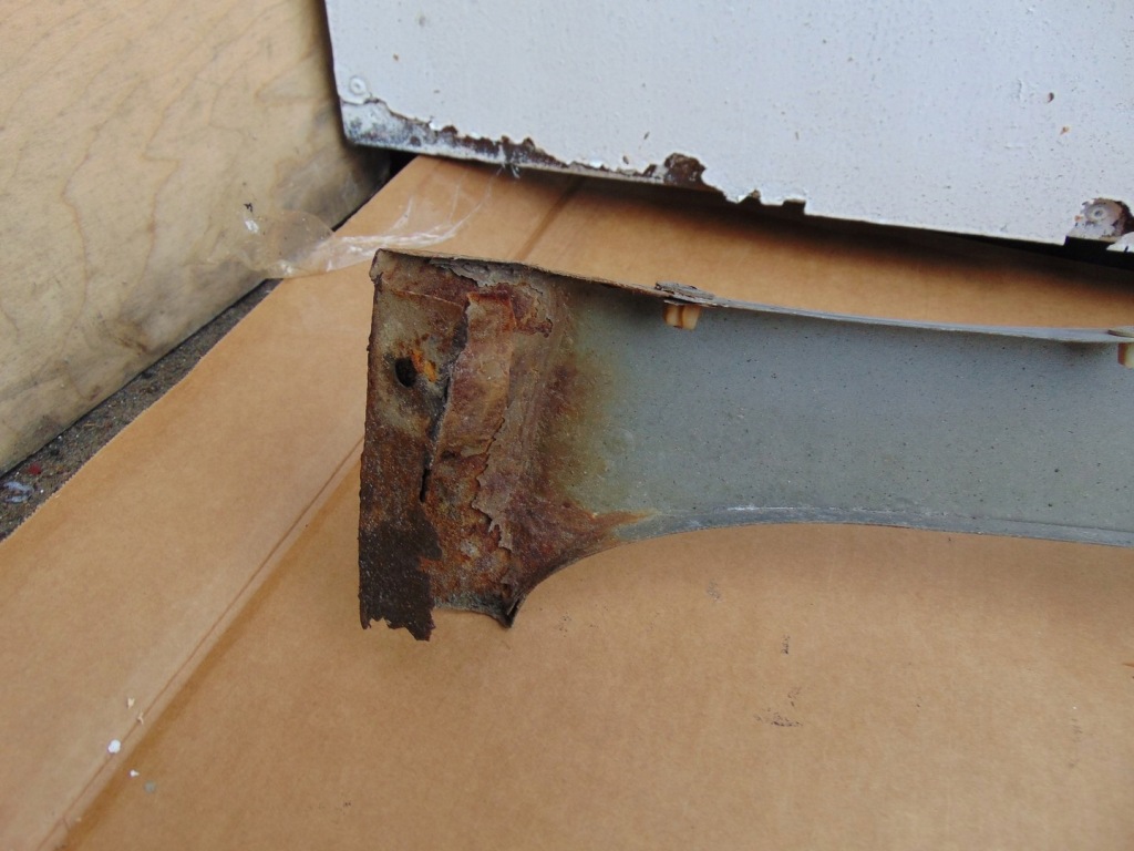 Крыло правая  перед nissan nv200 2010- Недорого