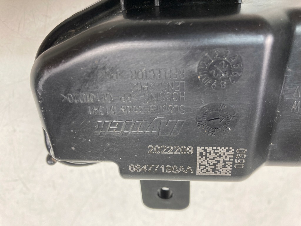 Противотуманная фара правый dodge ram led 68477196aa Недорого