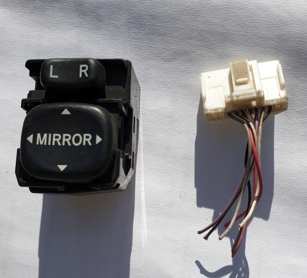 фото №1, Переключатель ручка регулировка зеркал наружных toyota avensis t25 оригинальный номер