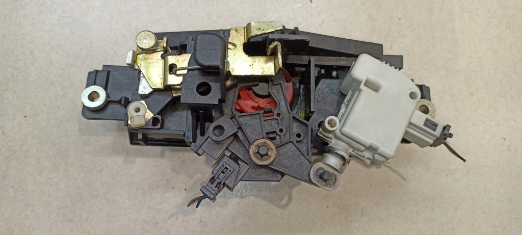 Ручка крышки багажника audi a6 c5 2.5 tdi автоматическая коробка передач Оригинал