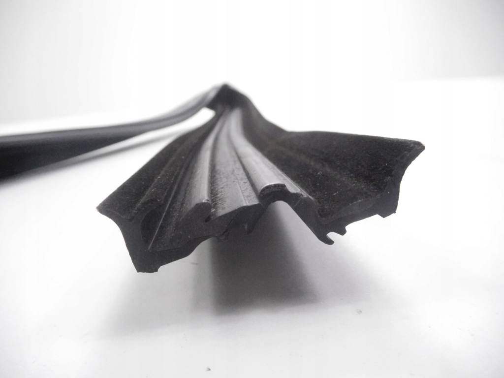 Прокладка стекло дверь левый перед fiat punto 1 5drz 46736429 в Украине