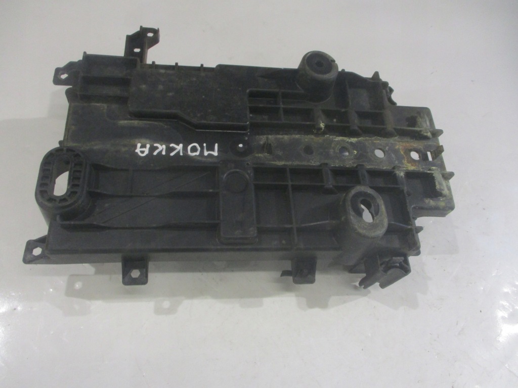 Основание корпус аккумулятор opel mokka дорестайлинг  12-15 1.4t turbo 95933269 в Украине