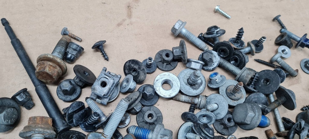 фото №9, A4 b9 8w болты винтики перед бампера поперечина ly9t a5 8w