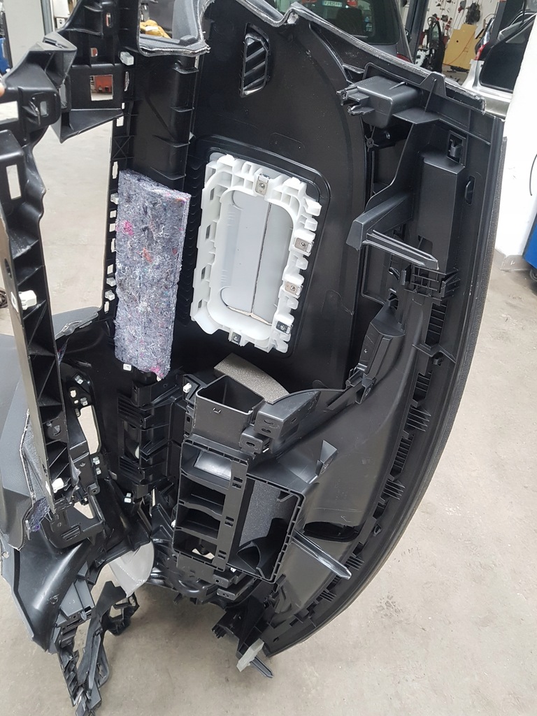 фото №7, Peugeot 5008 ii 17- консоль