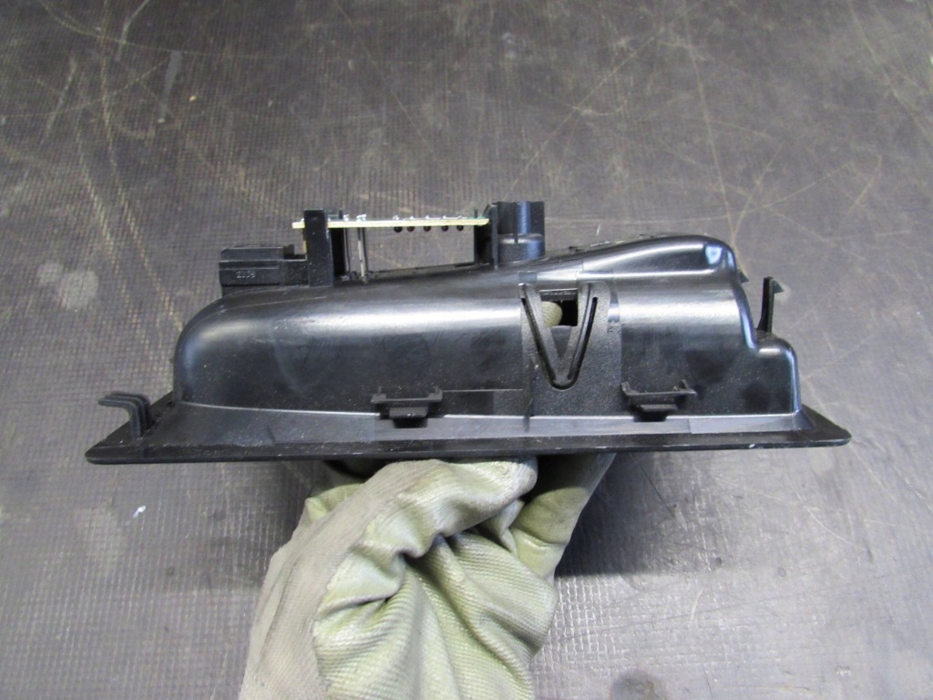 Зарядний пристрій ліхтарики peugeot 3008 09-13r 9685614080 Недорого