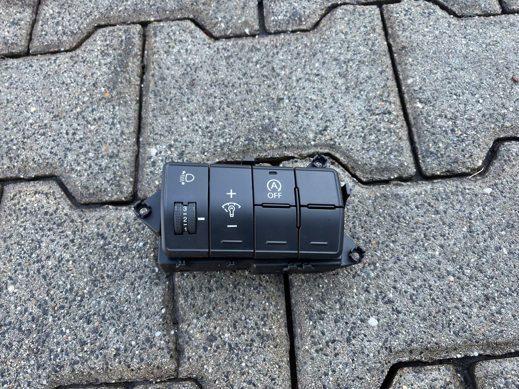 фото №1, Hyundai i30 ii панель регулировки света