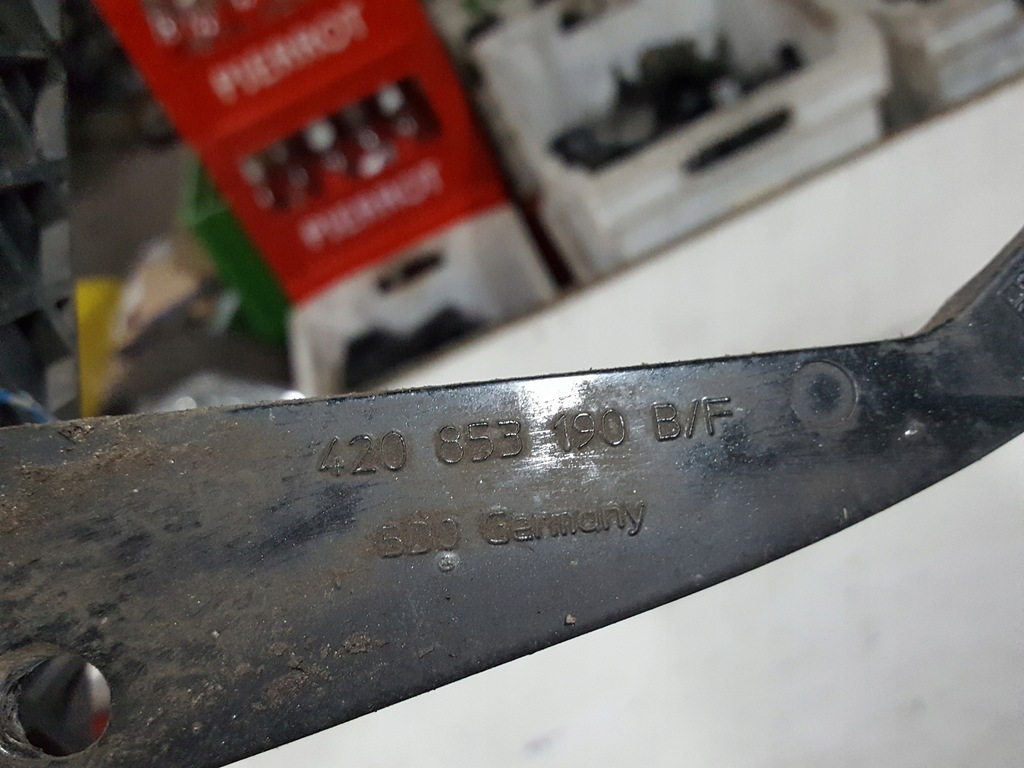 фото №7, Audi r8 420 06r- накладка крила права задня