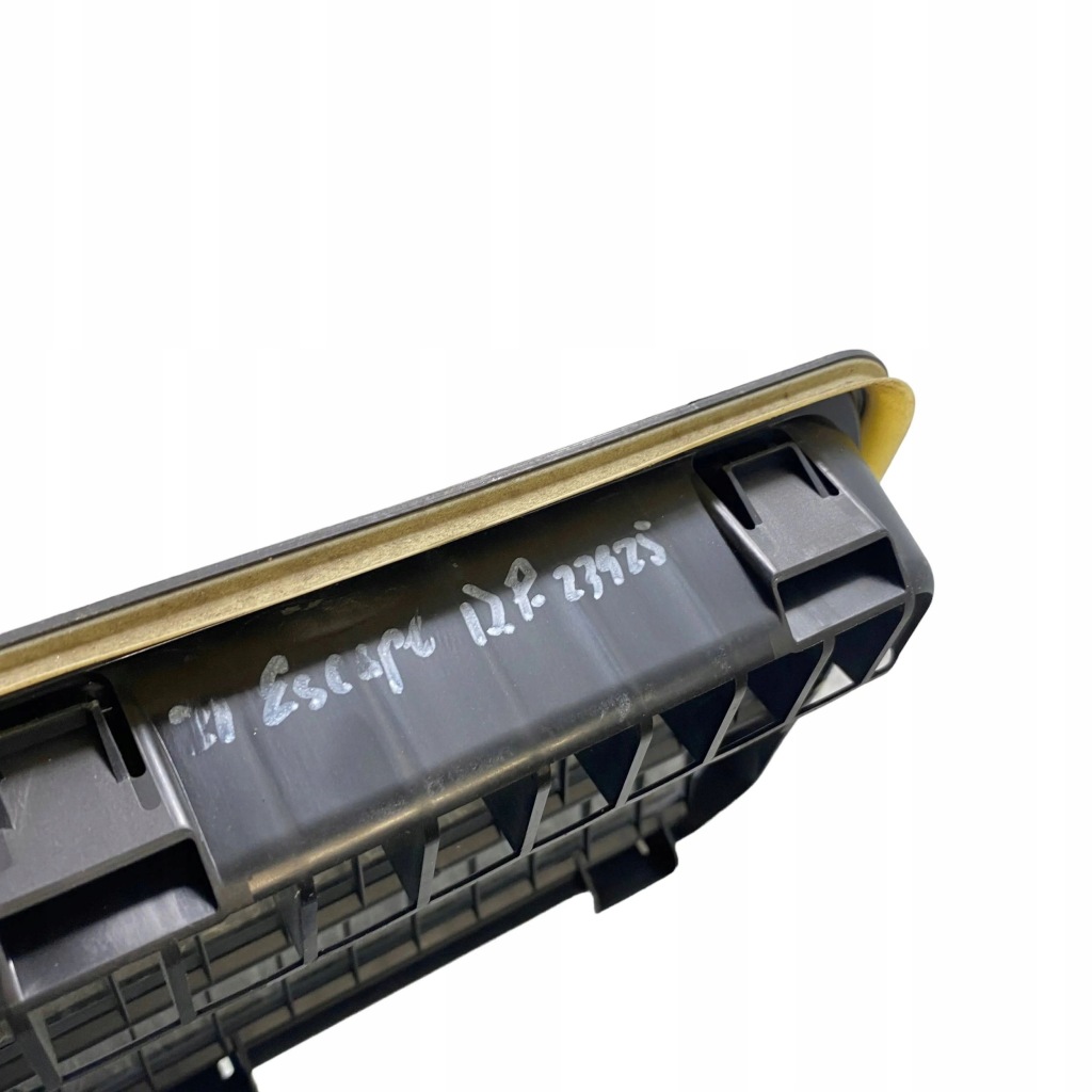 Ford kuga iii 2021 правая сторона решётка вентиляционная под бампером задним с Разборки