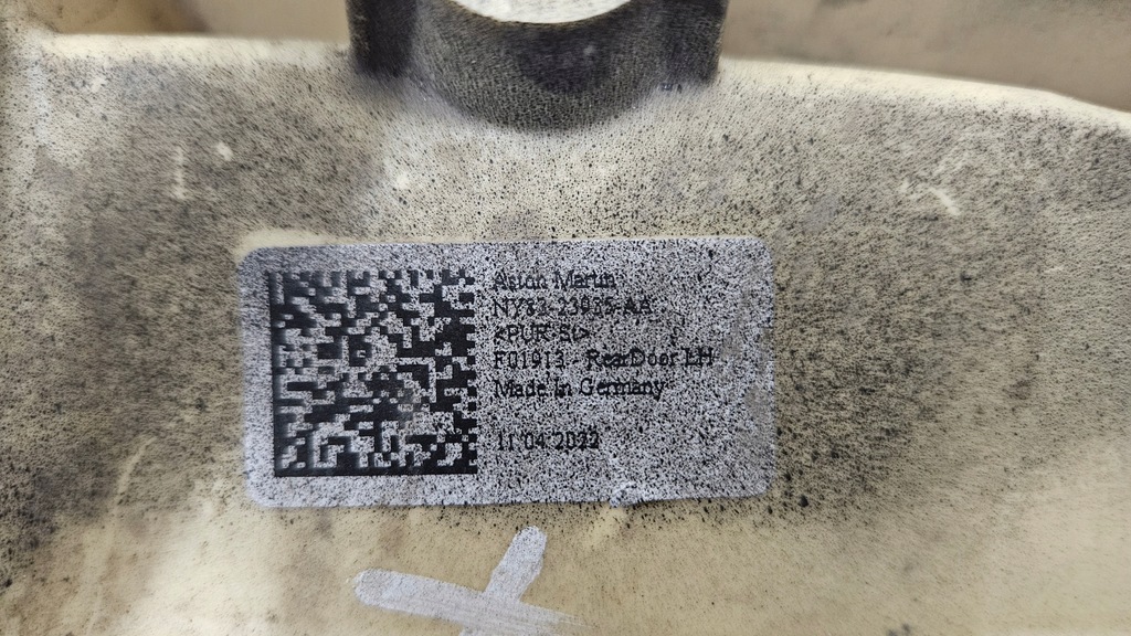 фото №10, Молдинг дверь левый задняя aston martin dbx ny83-23985-aa