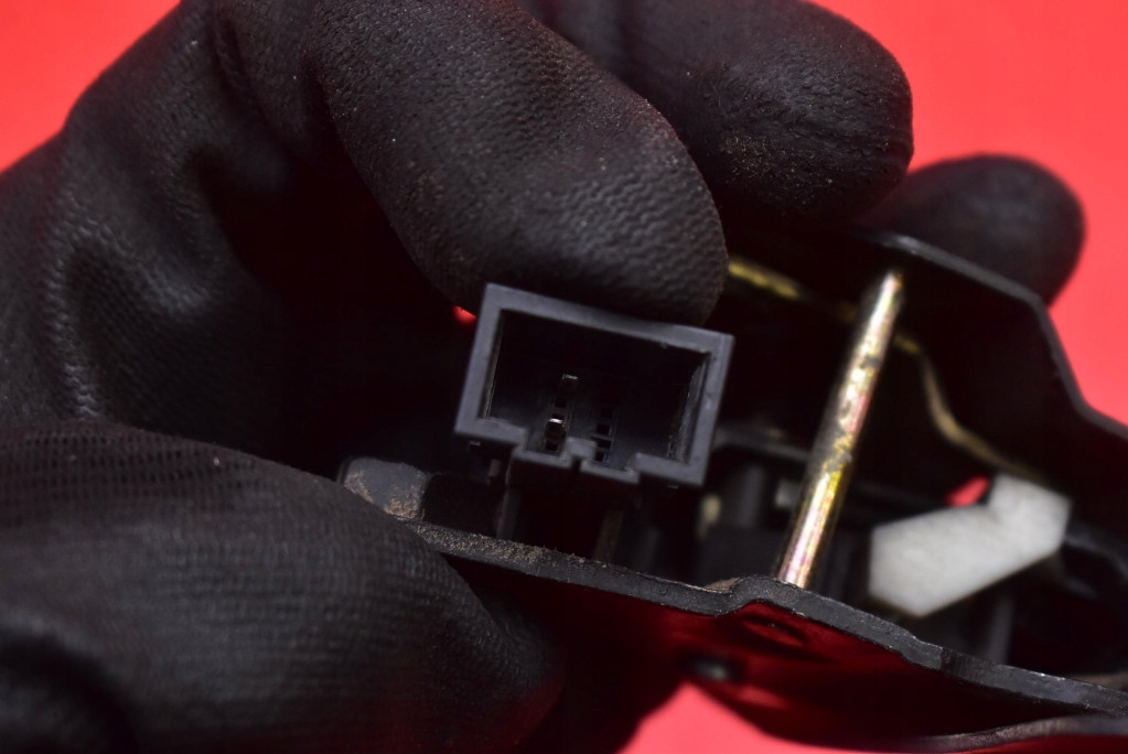 фото №8, Замок крышки задняя багажника 1u6827501c skoda octavia 1 i 5d hb 96-00