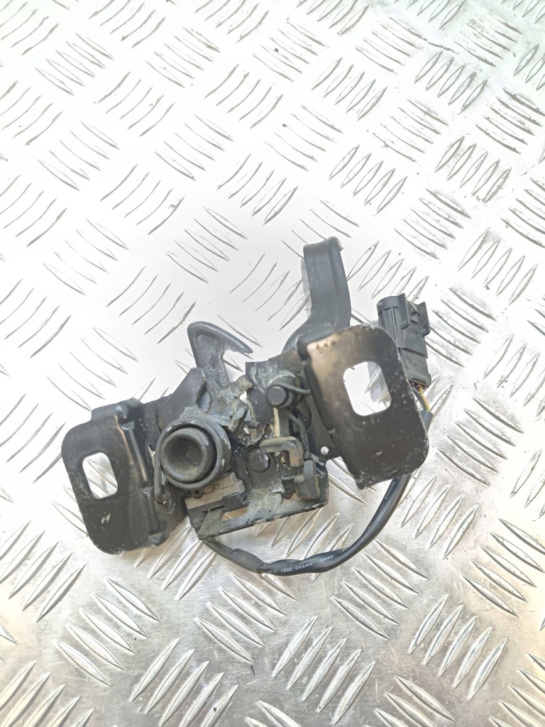 Opel astra j 2013 замок кришки передньої / капот двигуна Недорого