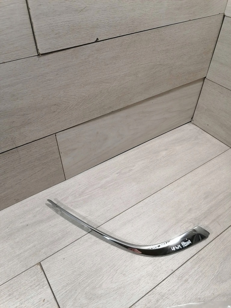 Astra j рестайлінг  молдинг решітка права перед 13368710 Недорого