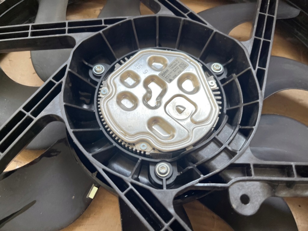 Bmw 3 g20 g21 2.0d 2021r вентилятор радіатора води оригінал європа Ціна