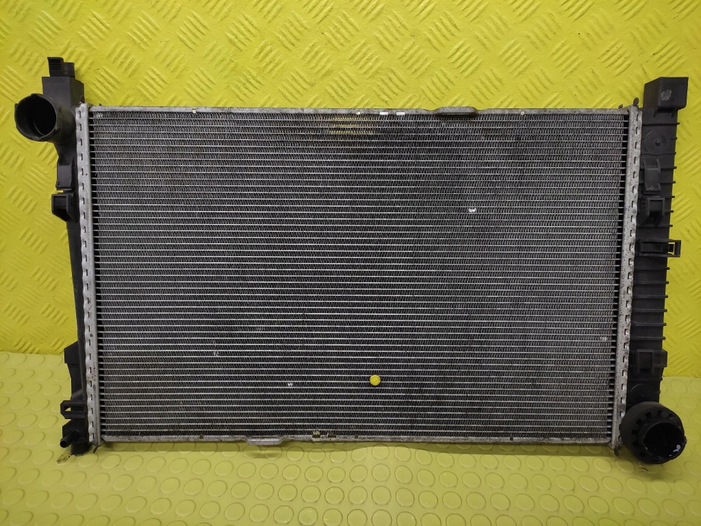 Mercedes w203 2.2 cdi радіатор води a2035000603 в Україні