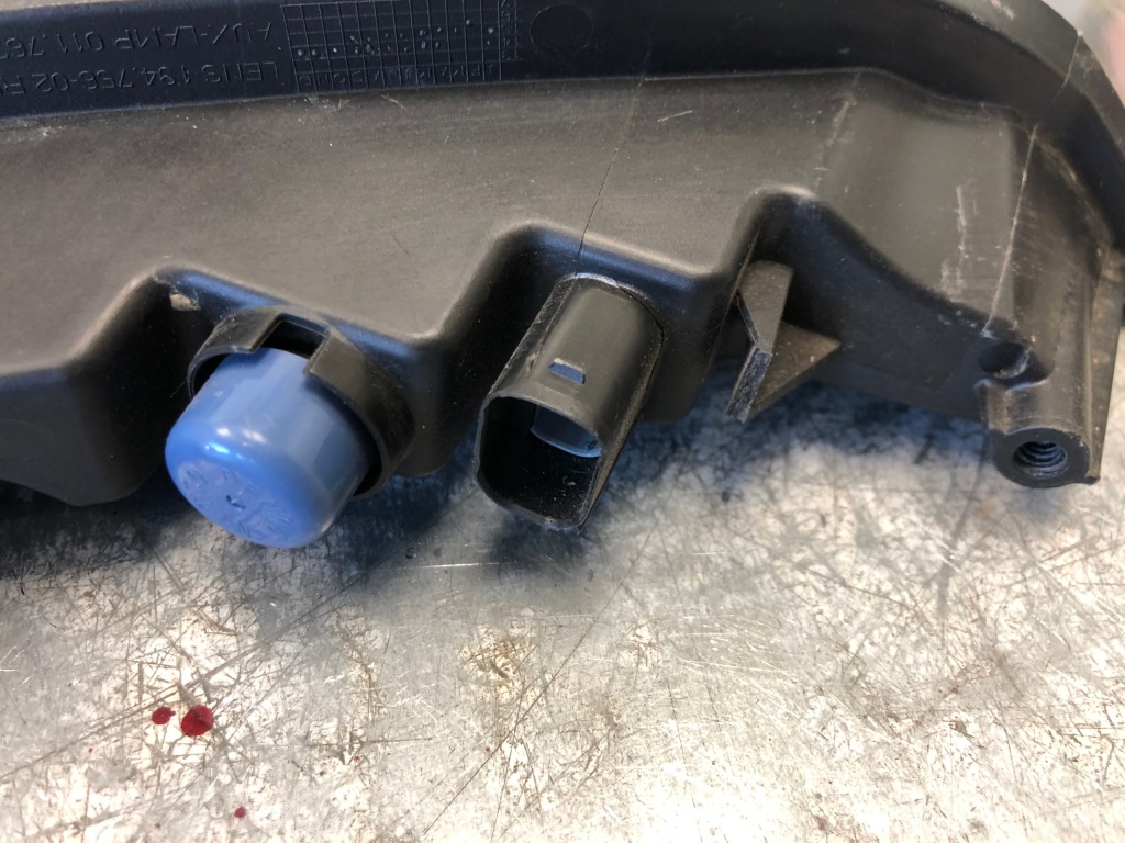 Фара поворотник led drl правый porsche cayenne 7p5941182j Доставка