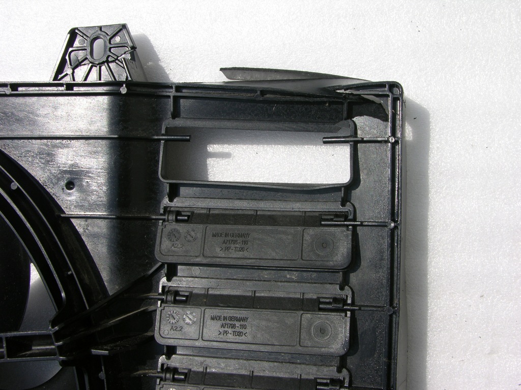 фото №12, Opel e-corsa e-mokka peugeot e-208 вентилятор радиатор корпус 9826929880