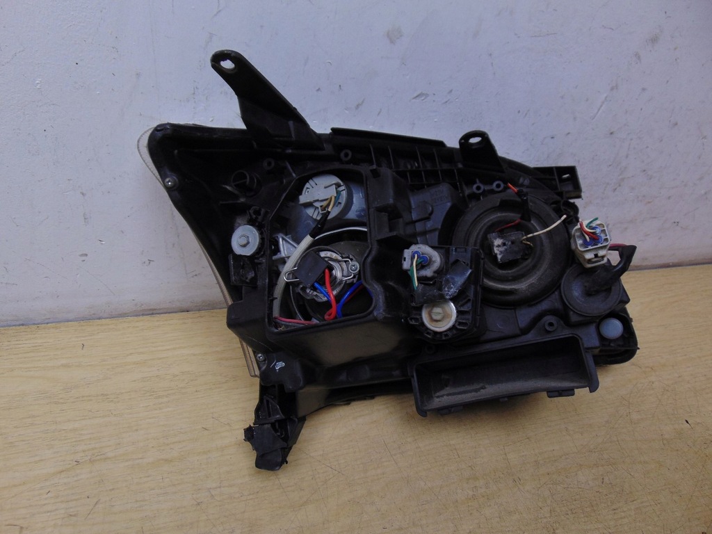 фото №12, Лампа левая перед toyota avensis t25 europa